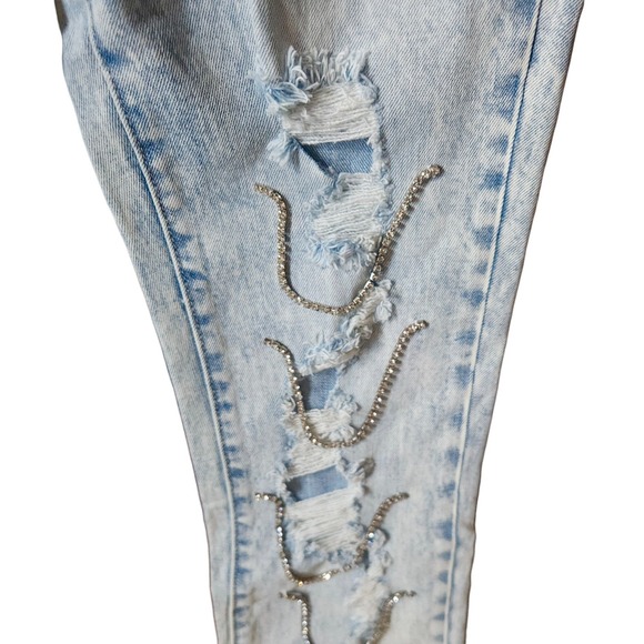 Juicy Couture Women's Light Wash Destroyed Straight Leg Chain Detail Jeans sz 24 - Picture 5 of 9